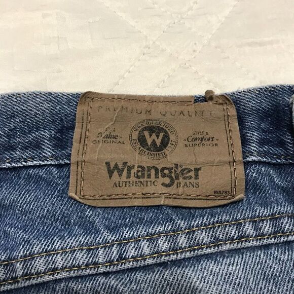 Distressed Wrangler blue jeans 46X30‎ - Picture 7 of 8